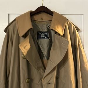 Burberry Vintage Rain/trench Coat 44R Amazing condition!